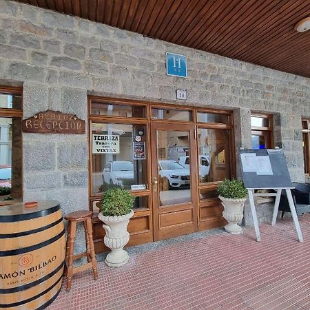 ホテル Hostal Sainz Riaño エクステリア 写真