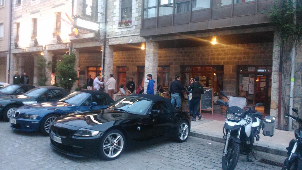 Hostal Sainz Riaño エクステリア 写真