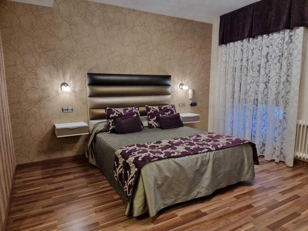 Hostal Sainz Riaño エクステリア 写真