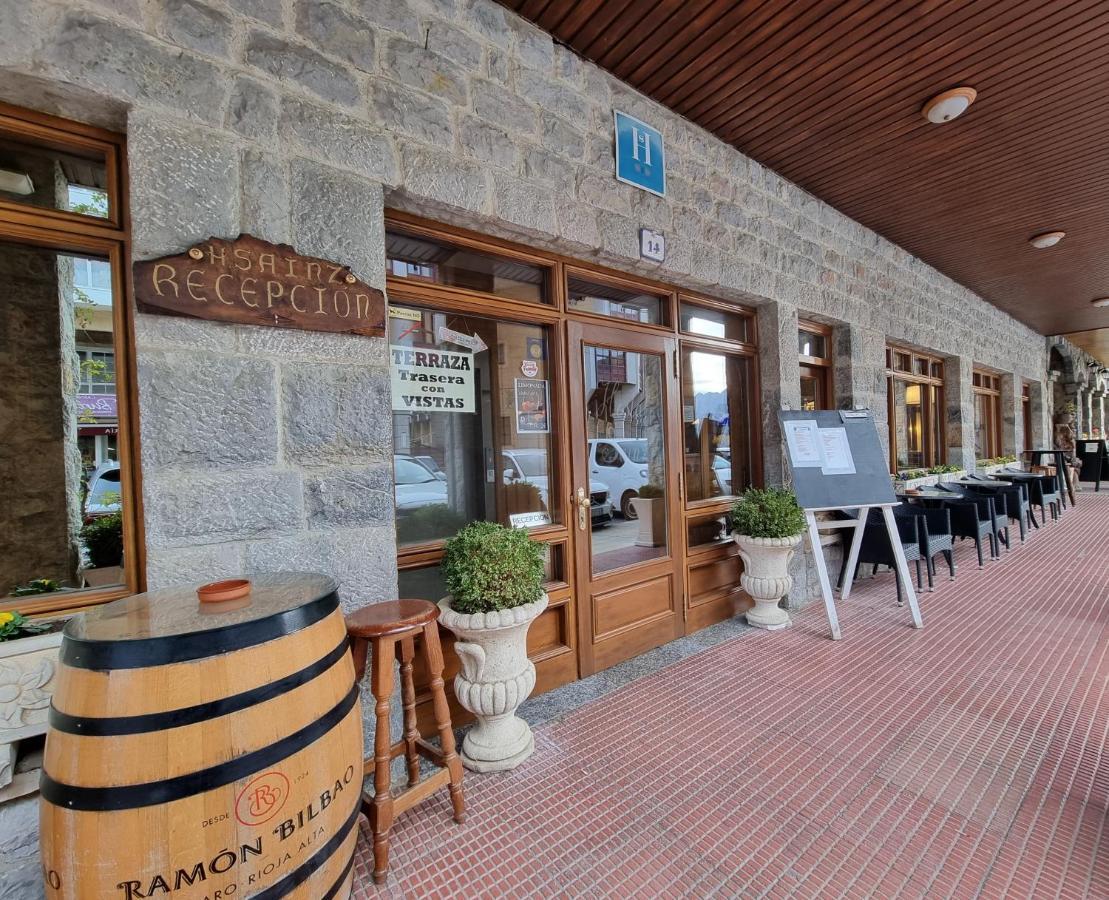 Hostal Sainz Riaño エクステリア 写真