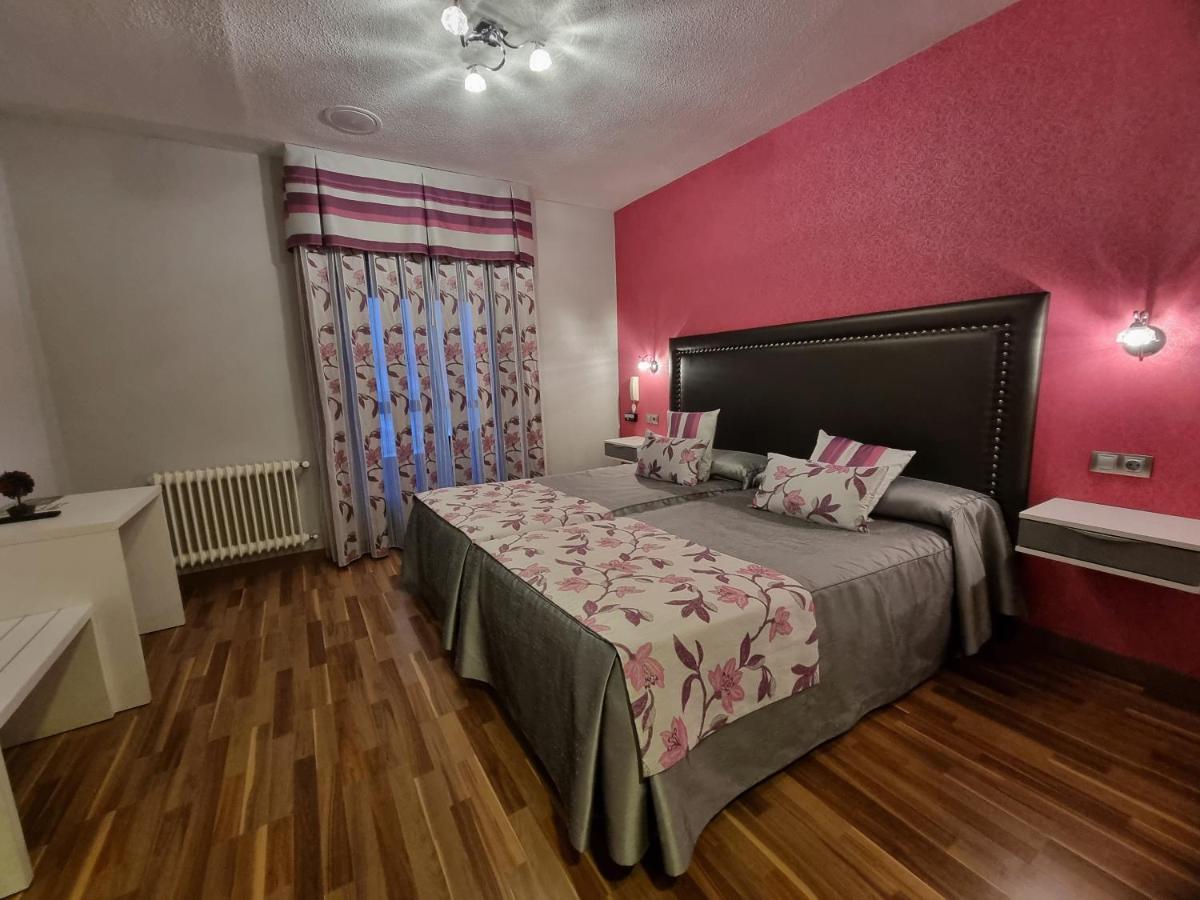 Hostal Sainz Riaño エクステリア 写真