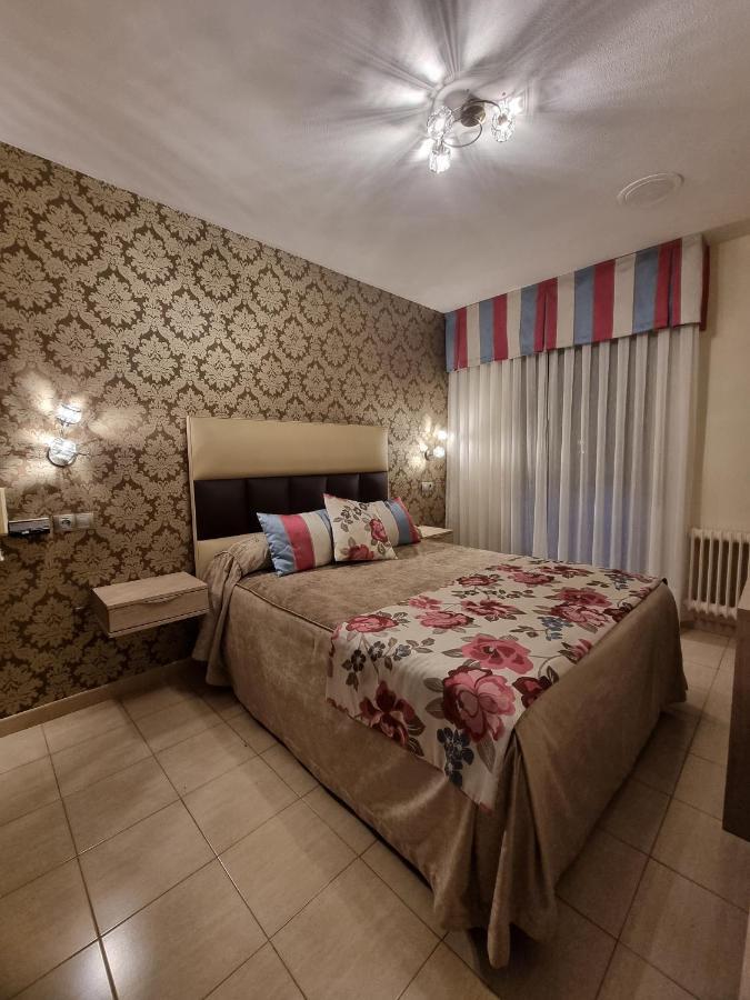 Hostal Sainz Riaño エクステリア 写真