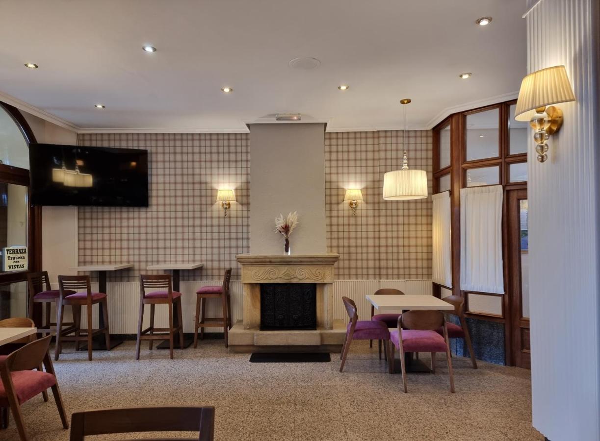 Hostal Sainz Riaño エクステリア 写真