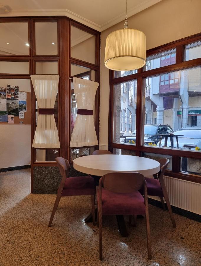 Hostal Sainz Riaño エクステリア 写真