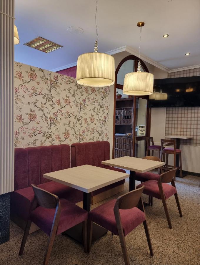 Hostal Sainz Riaño エクステリア 写真