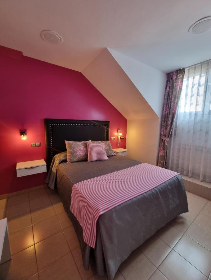 Hostal Sainz Riaño エクステリア 写真