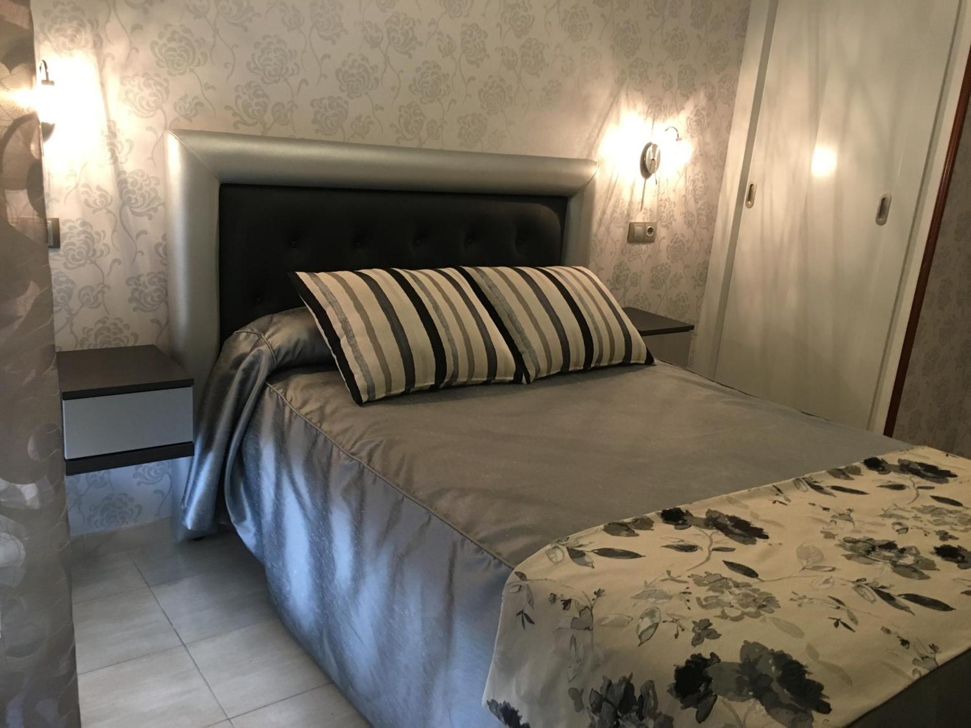 Hostal Sainz Riaño エクステリア 写真