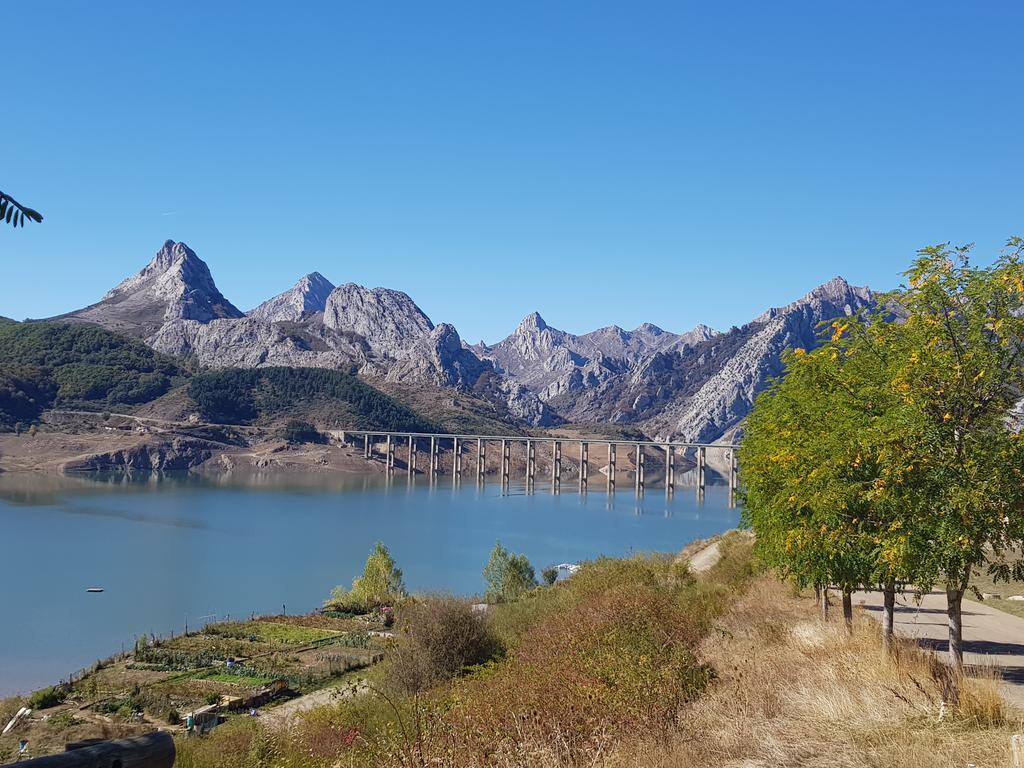 ホテル Hostal Sainz Riaño エクステリア 写真